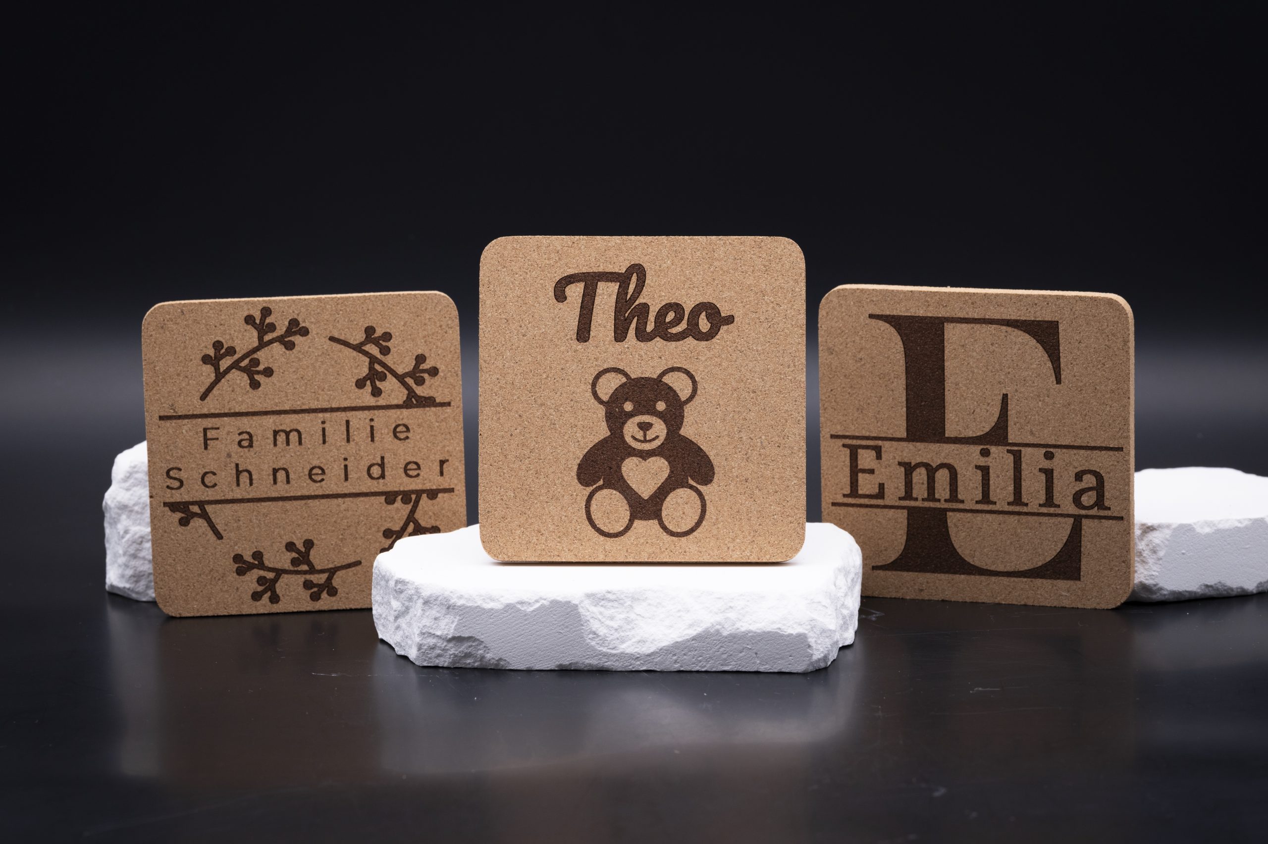Personalisierter eckiger Untersetzer aus Kork mit Gravur