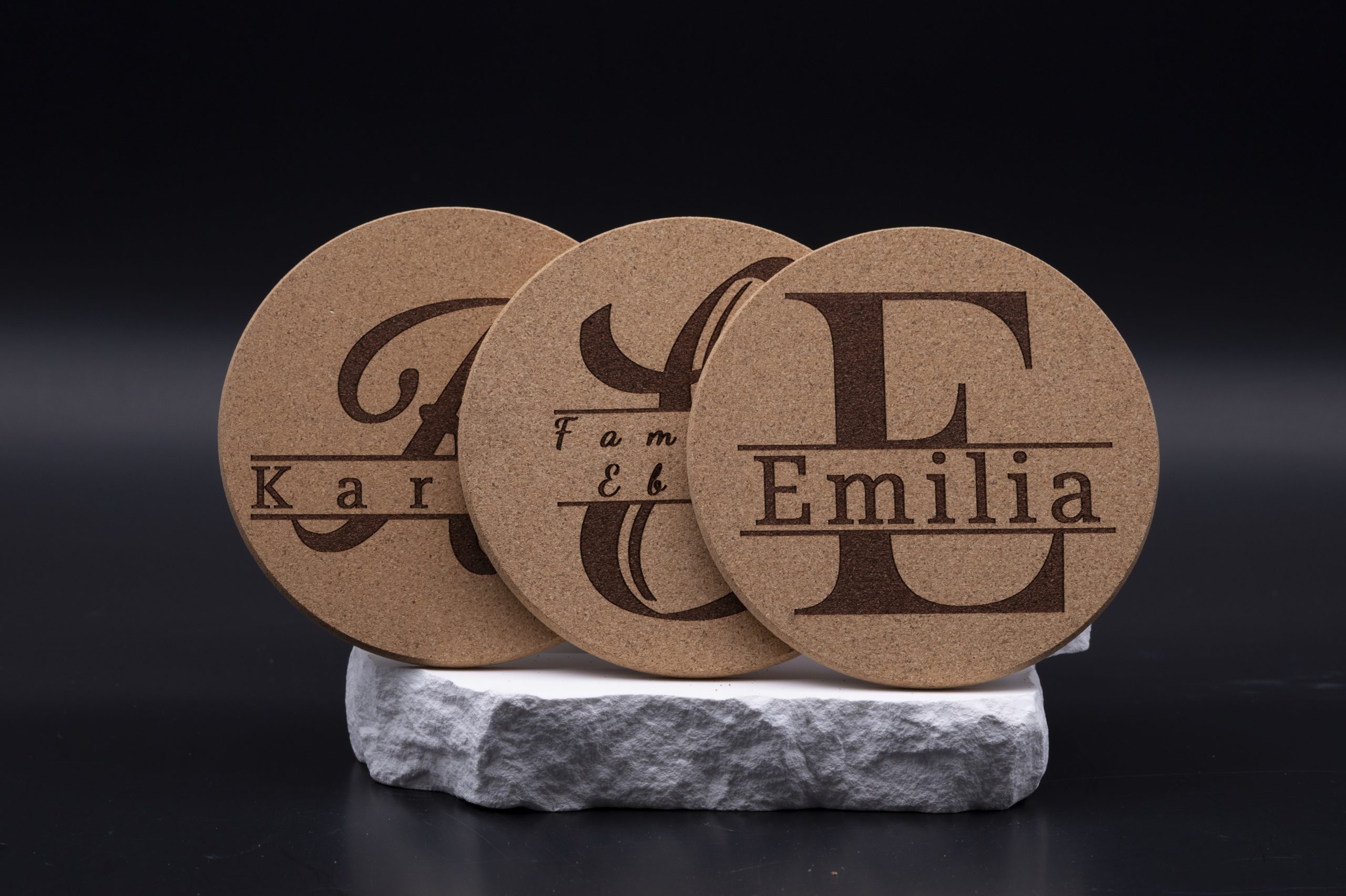 Personalisierter runder Untersetzer aus Kork mit Monogramm