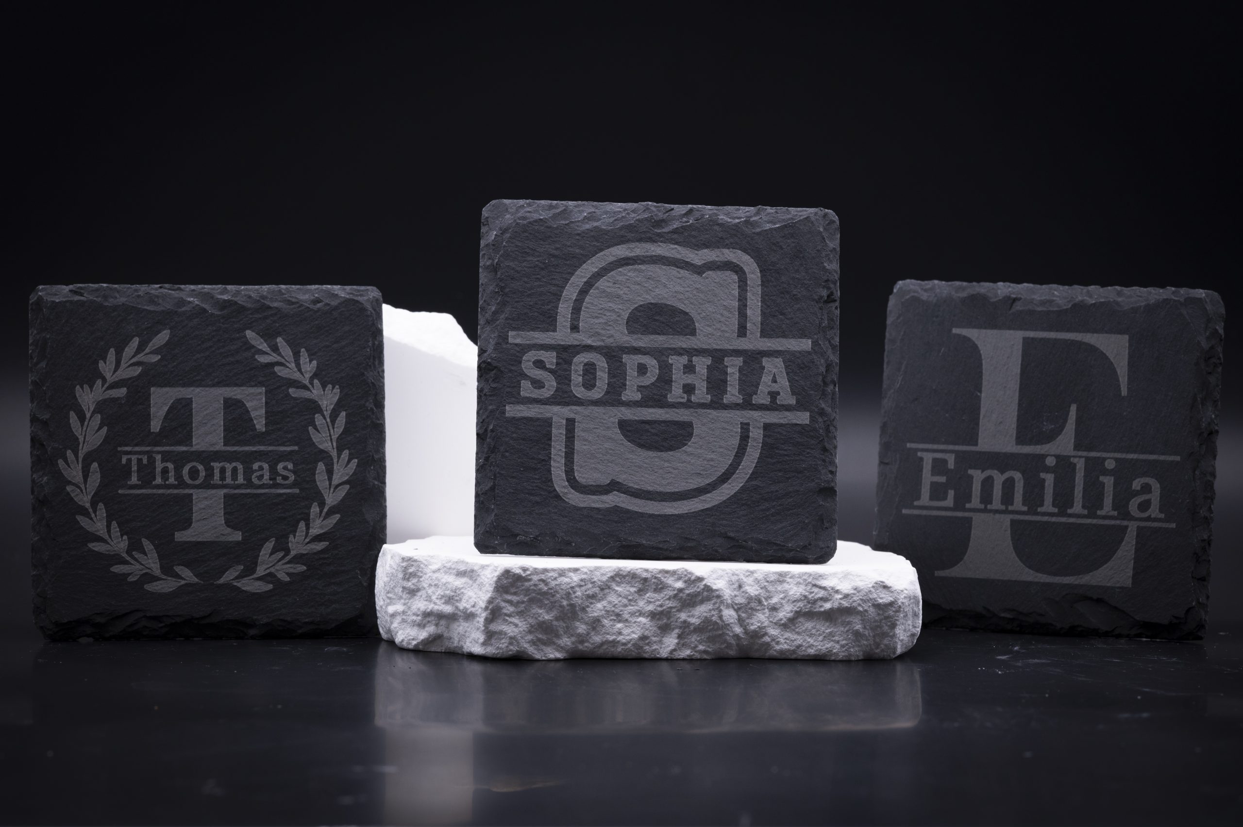 Personalisierter eckiger Untersetzer aus Schiefer mit Gravur