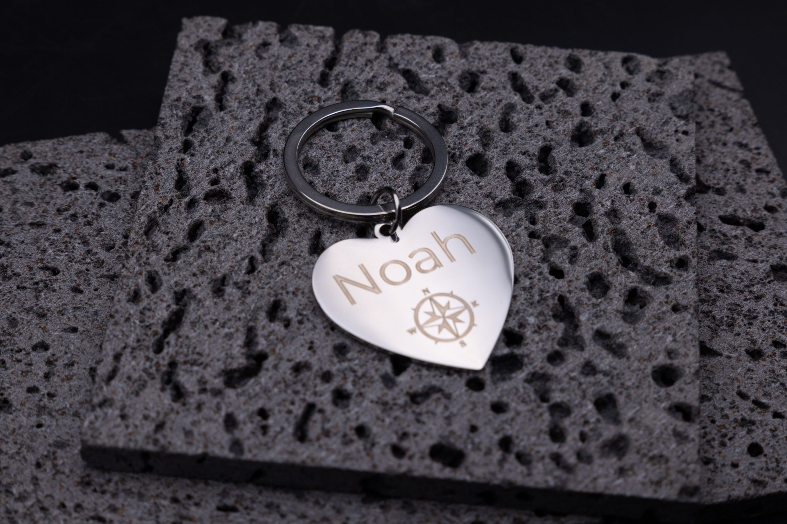 Herzförmiger Schlüsselanhänger aus Edelstahl Silber mit Gravur