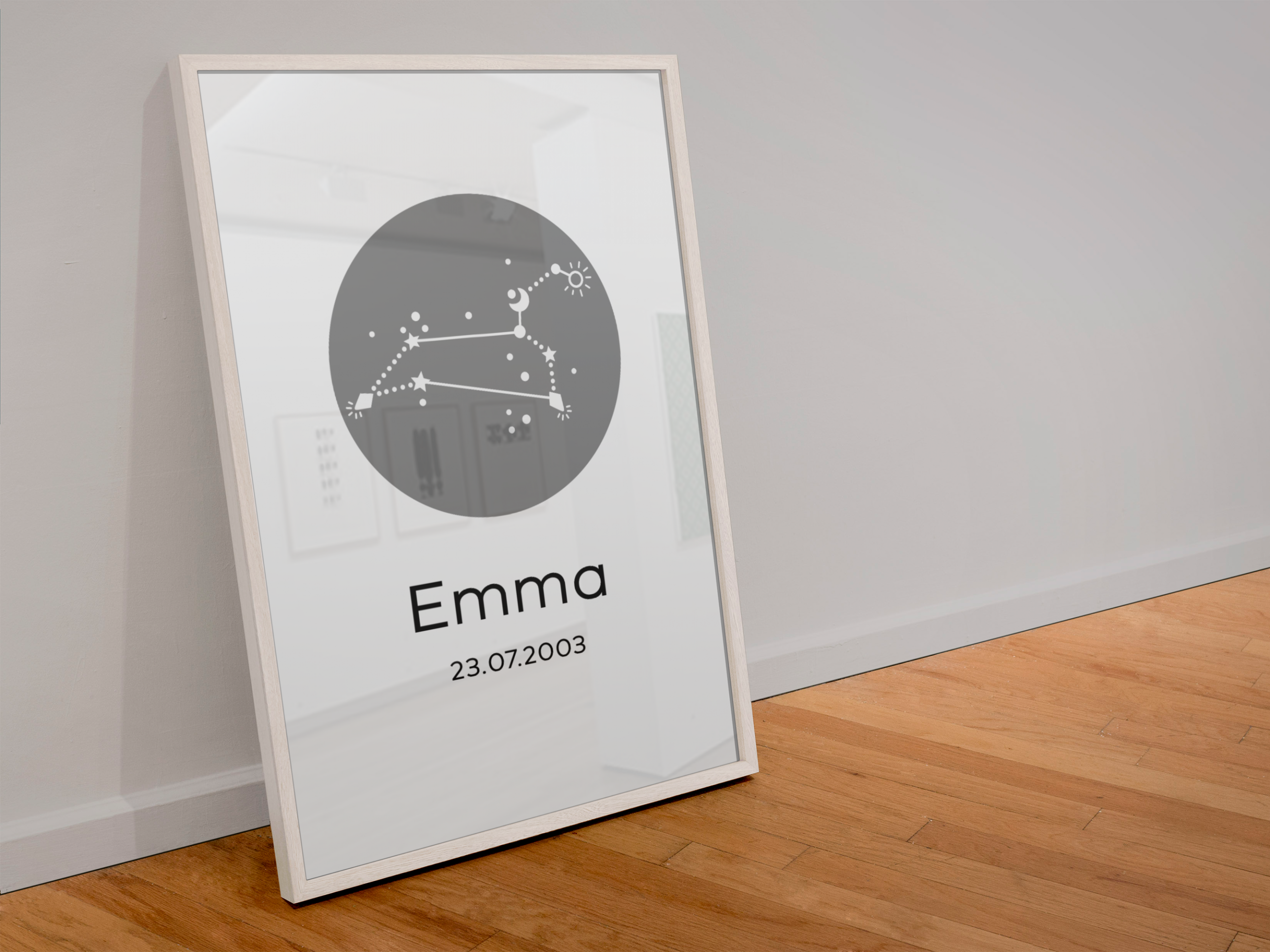 Personalisiertes Sternzeichen-Poster Löwe gerahmt im minimalistischen Wohnzimmer